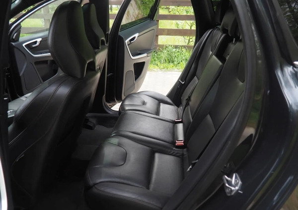 Volvo XC 60 cena 59900 przebieg: 237400, rok produkcji 2015 z Sanok małe 742